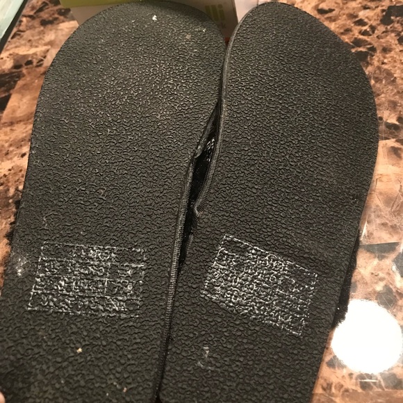 💋BEAUTIFUL SPARKLE FURRY SLIPPERS💋 - Picture 4 of 4